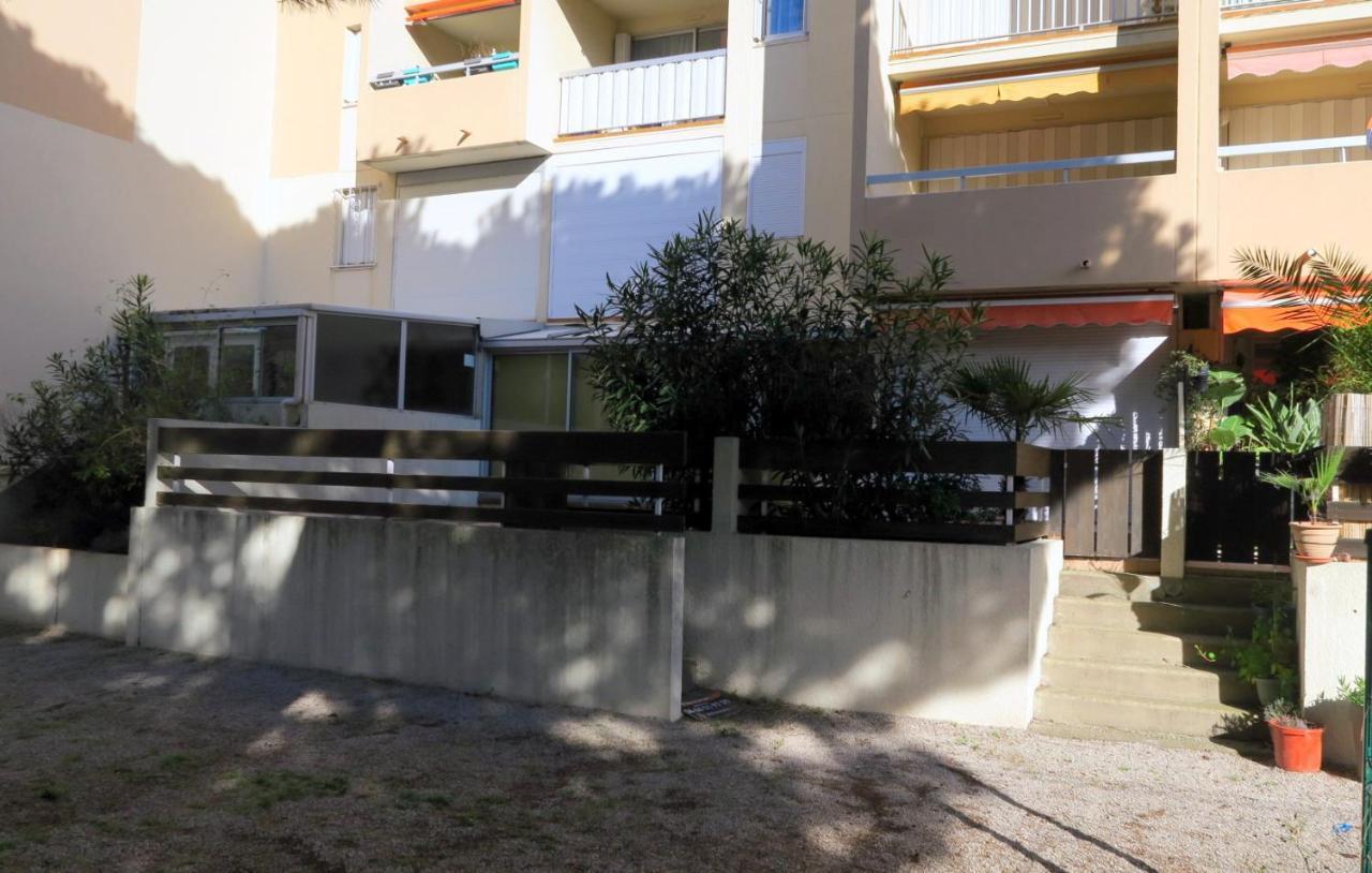Studio 4 couchages avec grande terrasse en rez-de-jardin à deux pas des plages Le Grau-du-Roi Esterno foto