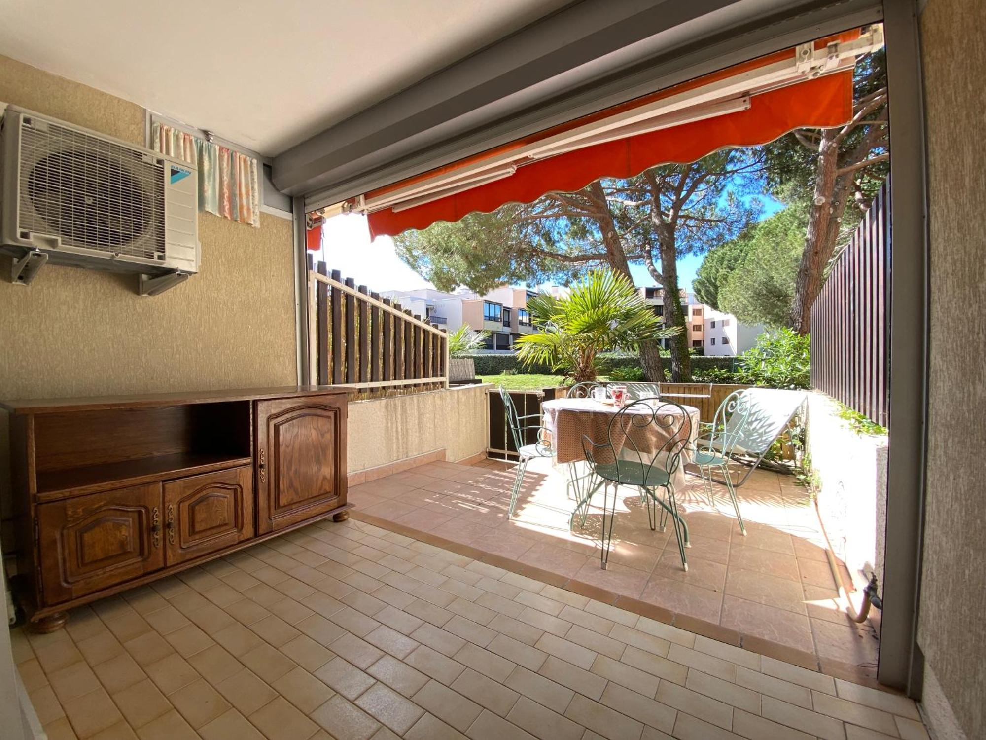 Studio 4 couchages avec grande terrasse en rez-de-jardin à deux pas des plages Le Grau-du-Roi Esterno foto